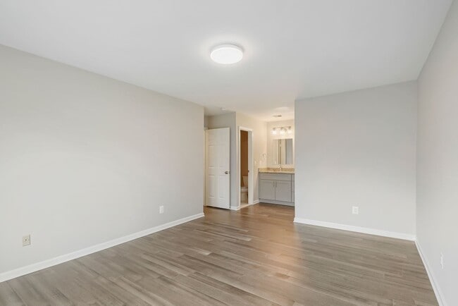 Building Photo - 2815 Lee Oaks Ct