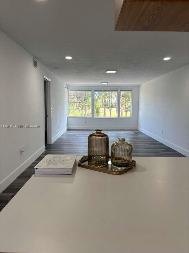 Building Photo - 1005 Palm Beach Trace Dr