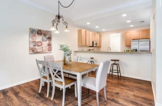 Building Photo - 3/2.5 Mediterranean Style Townhome