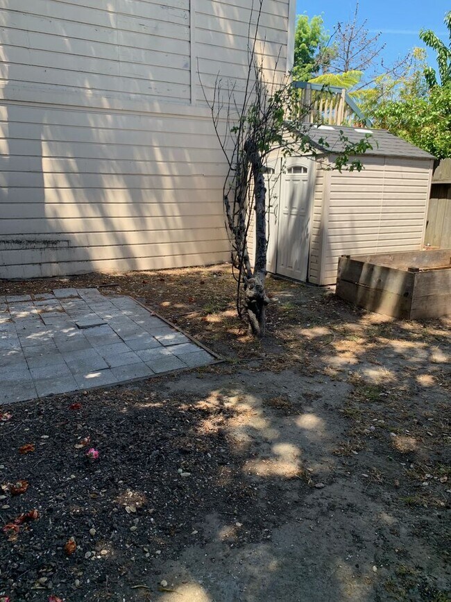 Building Photo - 1/2 Off First Month's Rent, 2Bdrm, 1Bath, ...