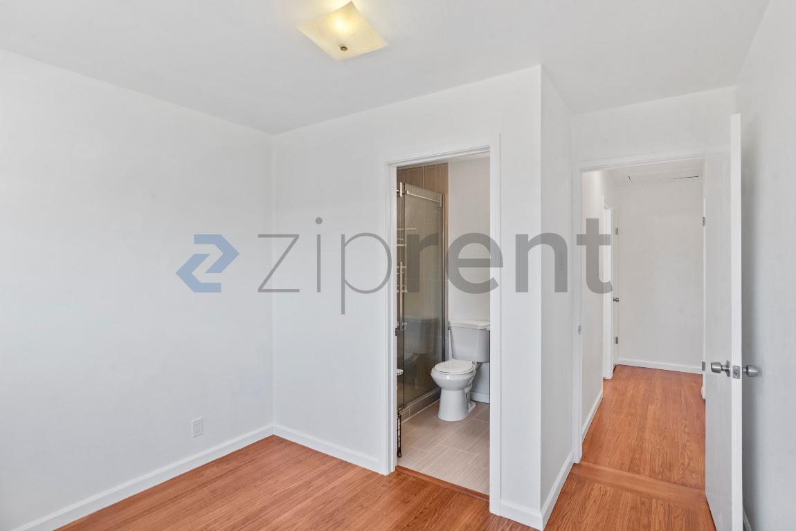 Building Photo - 1729 Elm St