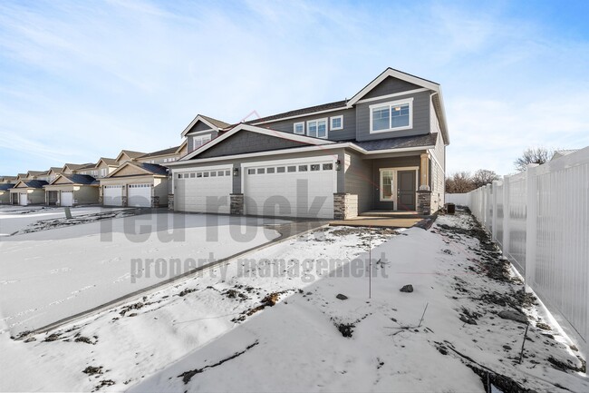 Building Photo - 1228 N Tschirley Rd