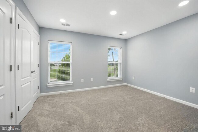 Building Photo - 7416 Riding Meadow Way
