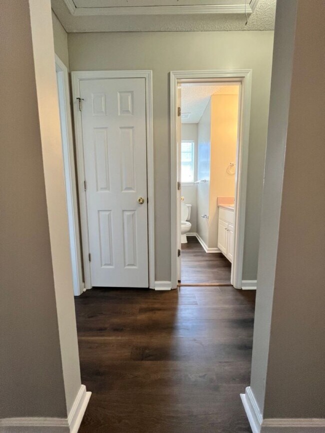 Building Photo - 206 Worthington Ln