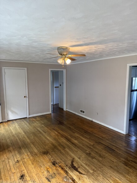 Primary Photo - 738 Greenhill Rd