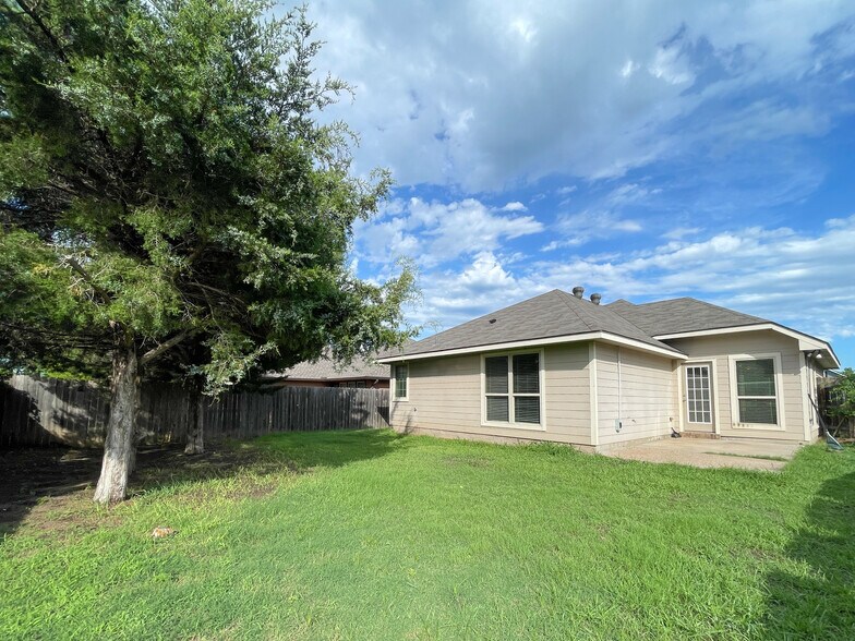 Building Photo - 10304 Walley Way