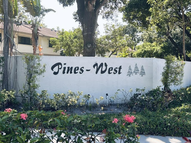 Building Photo - 3054 S Oakland Forest Dr