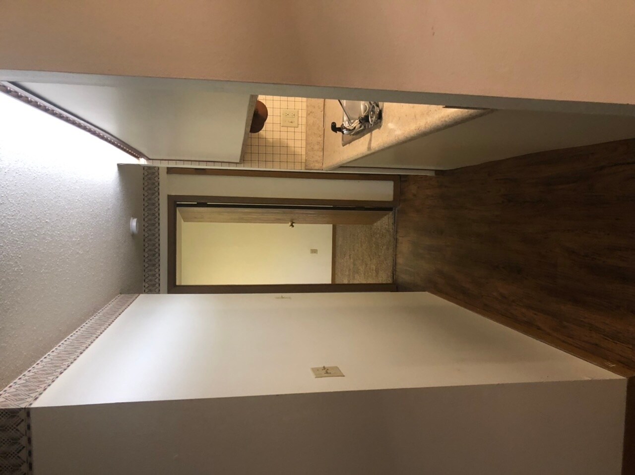 Building Photo - 906 Benton Dr