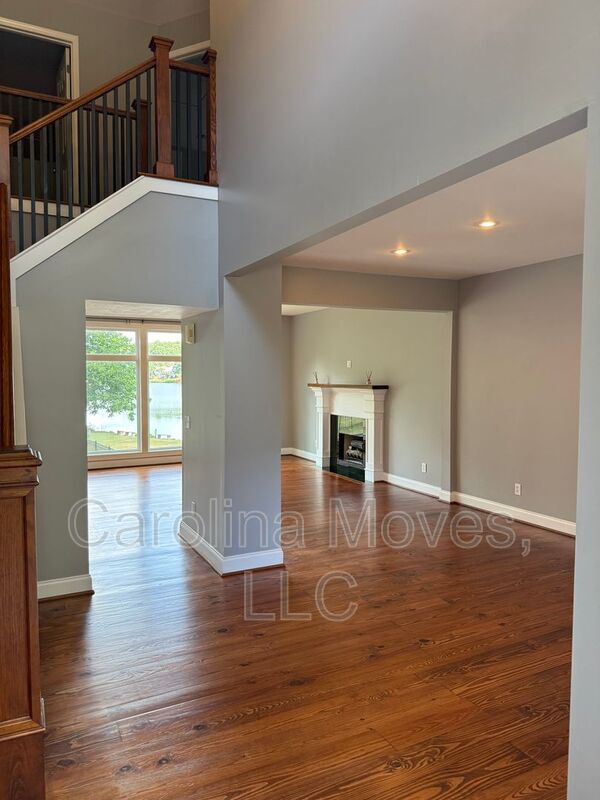 Building Photo - 2208 Howlong Ave
