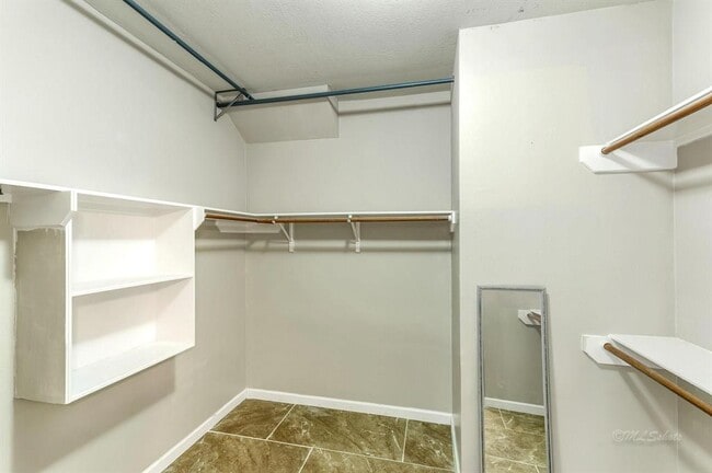 Building Photo - 20419 Cajon Canyon Ct