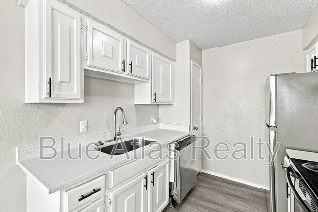 Building Photo - 8133 Foxfire Ln