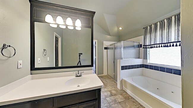Building Photo - 4609 NW 164th Terrace