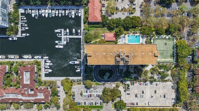 Building Photo - 3200 Port Royale Dr N
