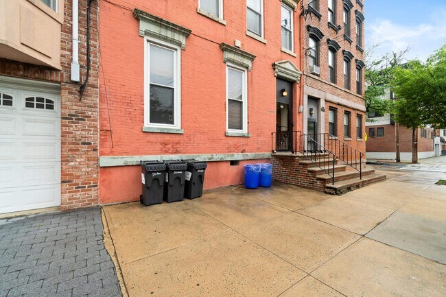 Building Photo - 130 Adams St