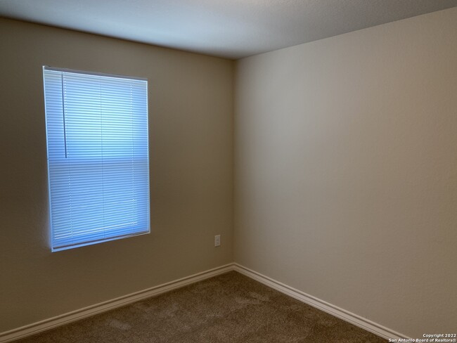 Building Photo - 6958 Lakeview Dr.