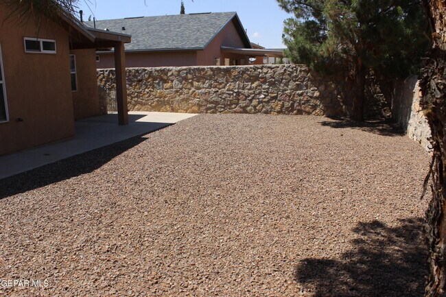 Building Photo - 13978 Vaquero Rock Dr