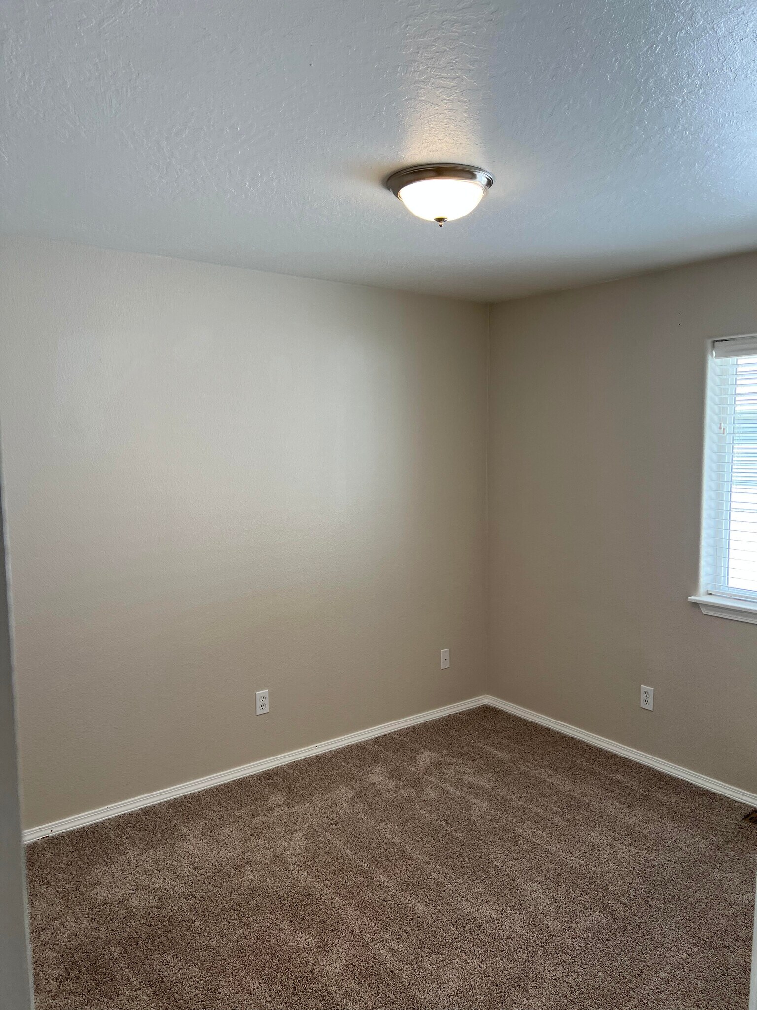 Building Photo - 1206 N 6th St