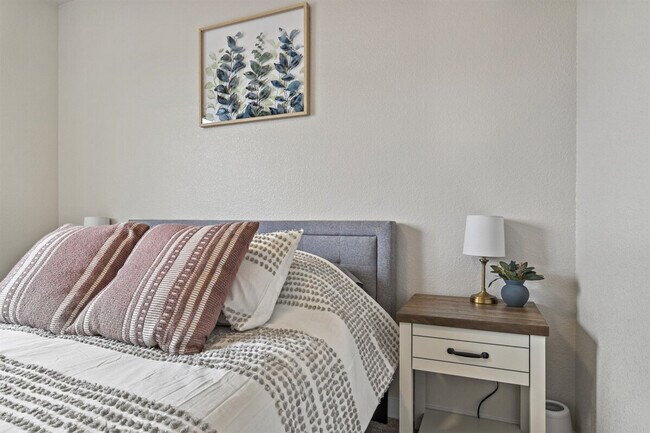 Building Photo - 2646 W Snyder St