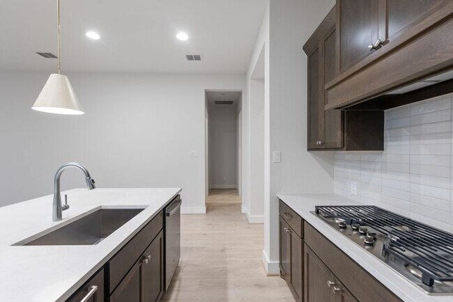 Building Photo - 626 Bay Breeze Dr