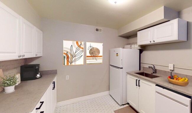 Building Photo - Charming Capitol Hill private basement apa...