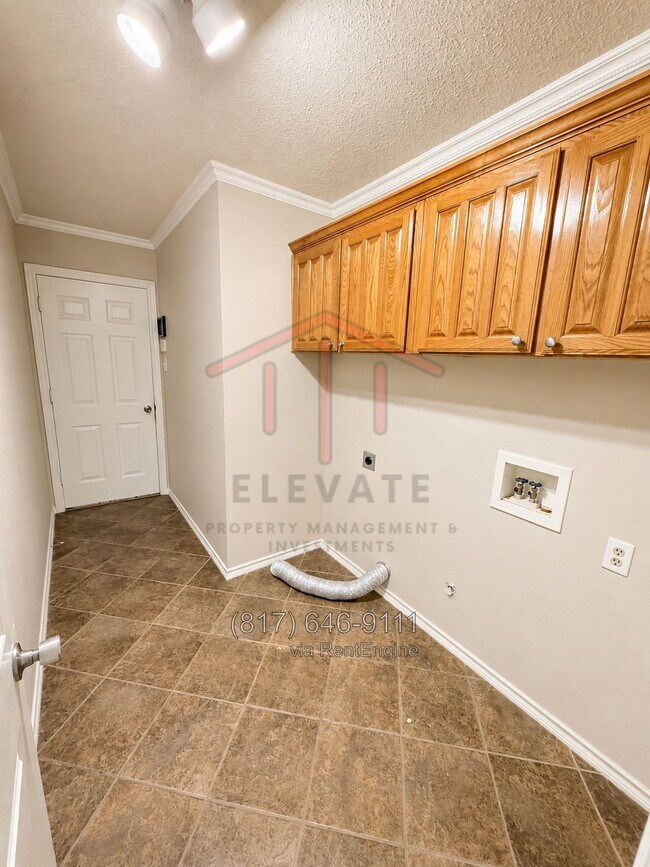 Building Photo - 2117 Pinwood Cir