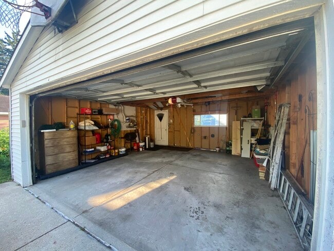 Building Photo - 1747 S Cora St