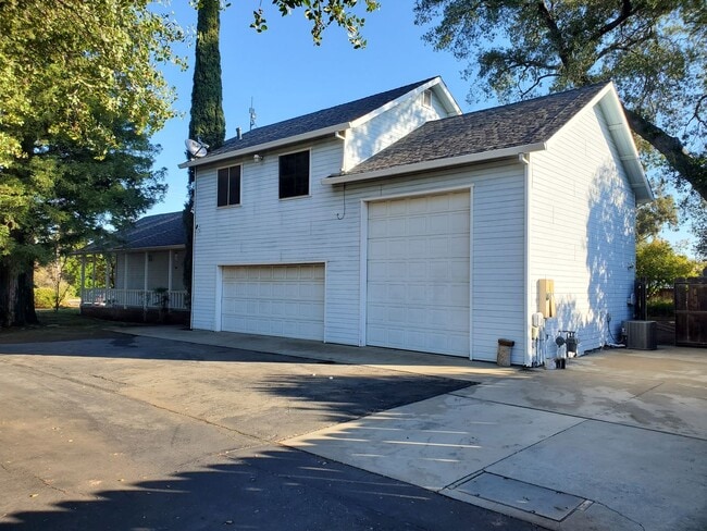 Building Photo - Introducing Your Dream Home:  A perfect bl...