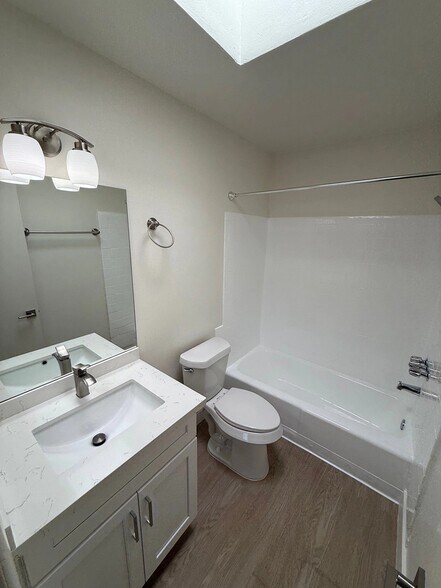 Building Photo - 3900 W 1st St