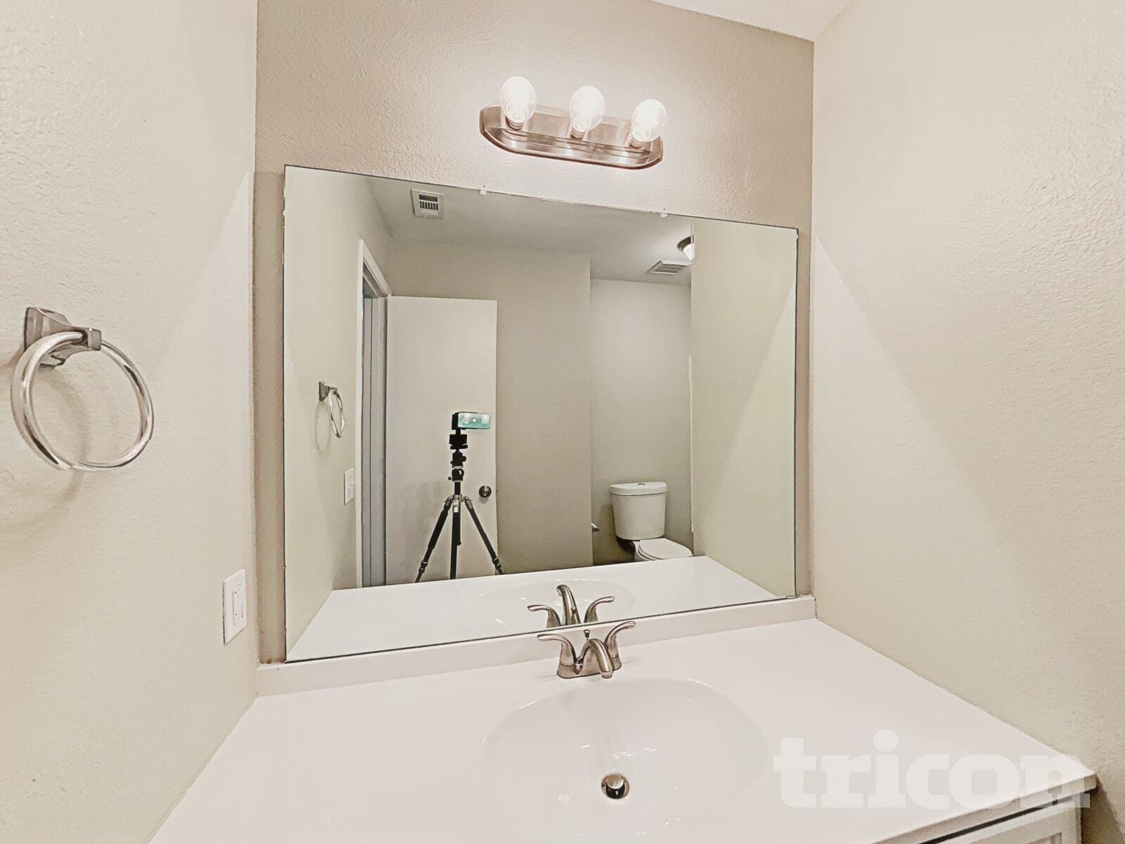 Building Photo - 4704 Provence Dr