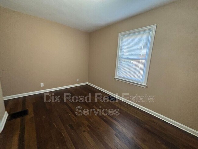 Building Photo - 713 Verona Rd