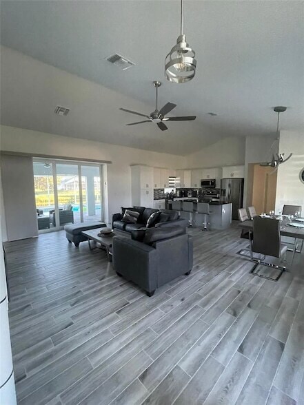 Building Photo - 202 Long Meadow Ln S