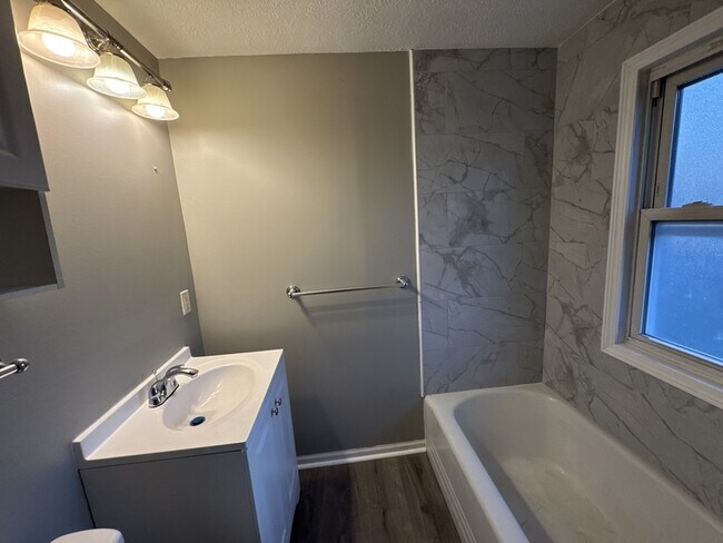 Building Photo - 11104 Lincoln Ave