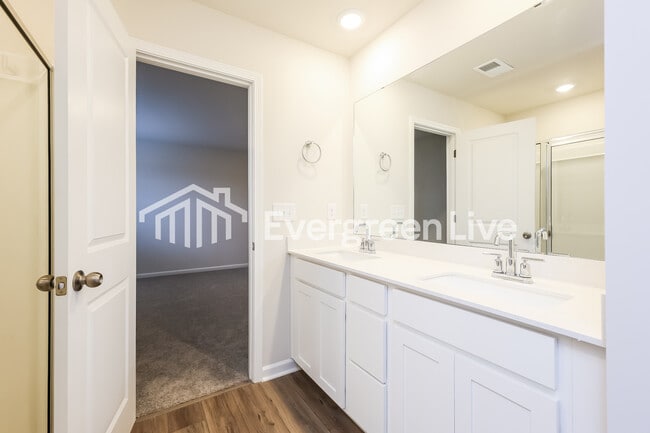 Building Photo - now