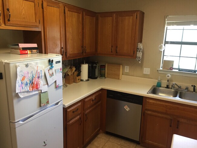 Building Photo - 3409 S Carolina Dr