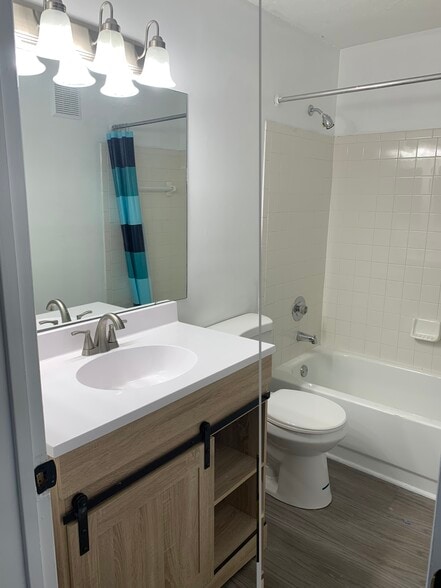 Building Photo - 4240 Village Parkway Cir E