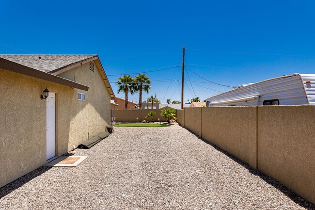 Building Photo - 3280 Rocking Horse Dr