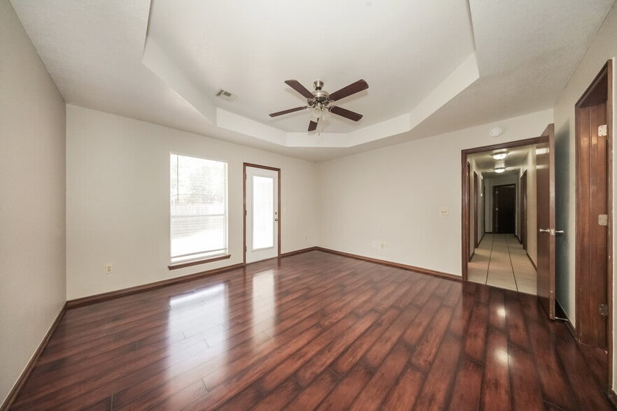Building Photo - 329 Ridge Bluff Dr