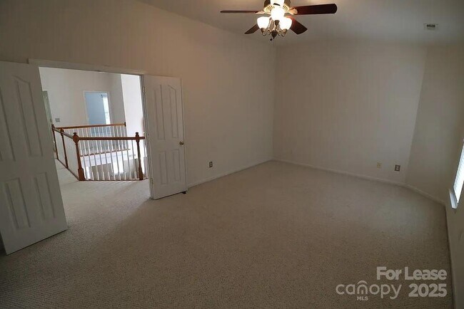 Building Photo - 10979 Princeton Village Dr