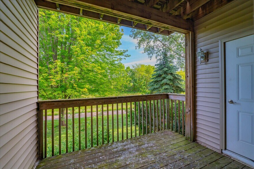 Building Photo - 264 Meadowside Dr