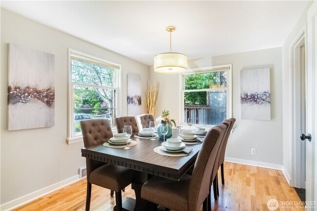 Building Photo - 5Bd/2Ba Seattle House