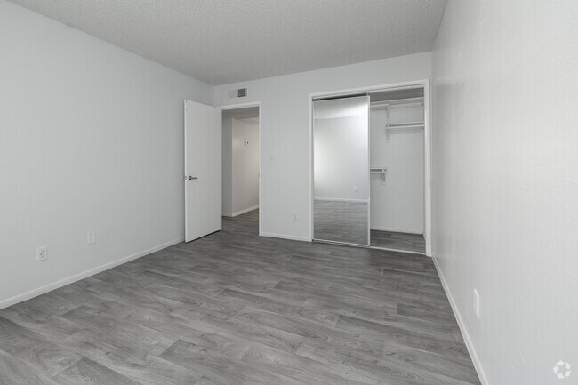 3BR, 1BA - 982SF - Bedroom - Icon on Pima
