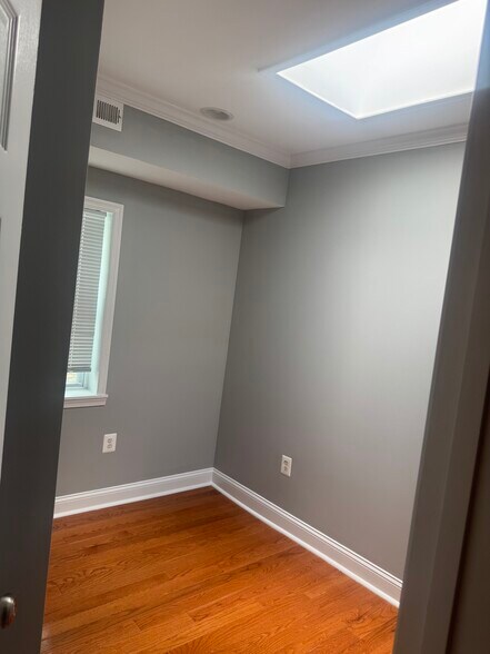Building Photo - 628 Edgewood St NE