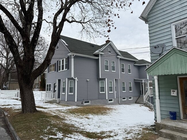 Building Photo - 8 Beckman St