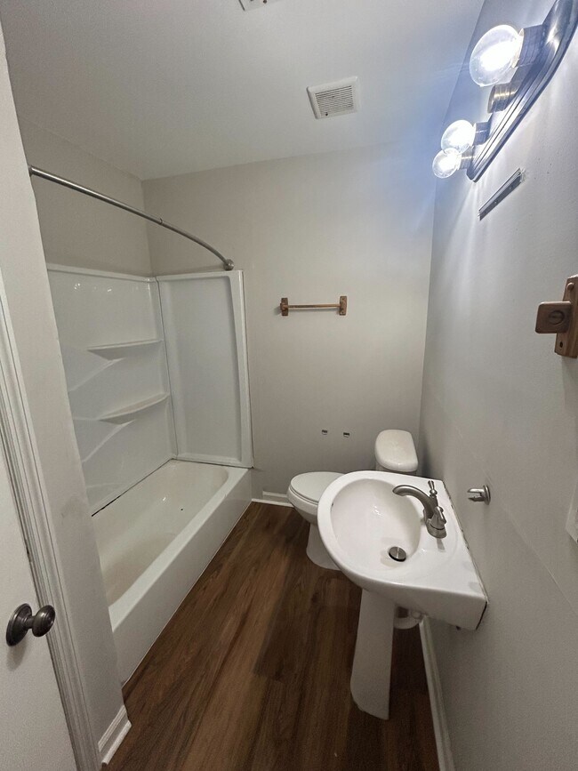 Building Photo - 3575 N Wareingwood Dr