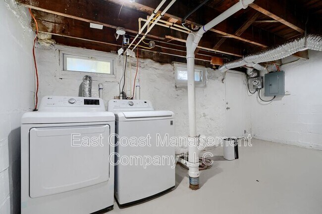 Building Photo - 5044 Chalgrove Ave