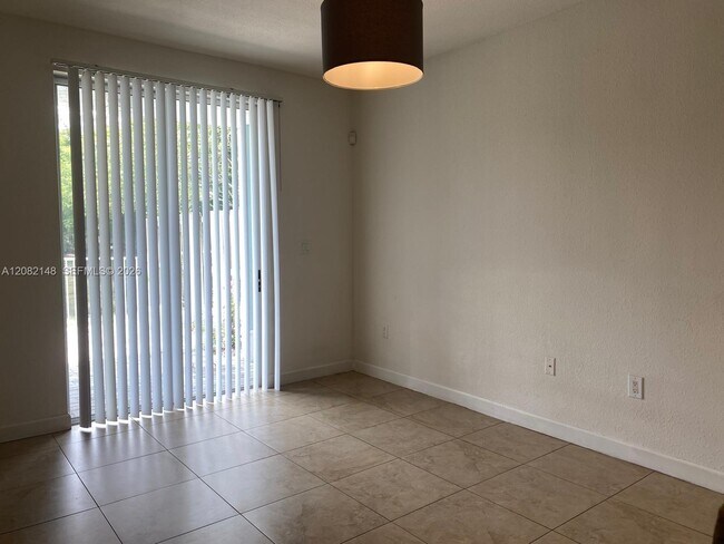 Building Photo - 7560 NW 116th Ave
