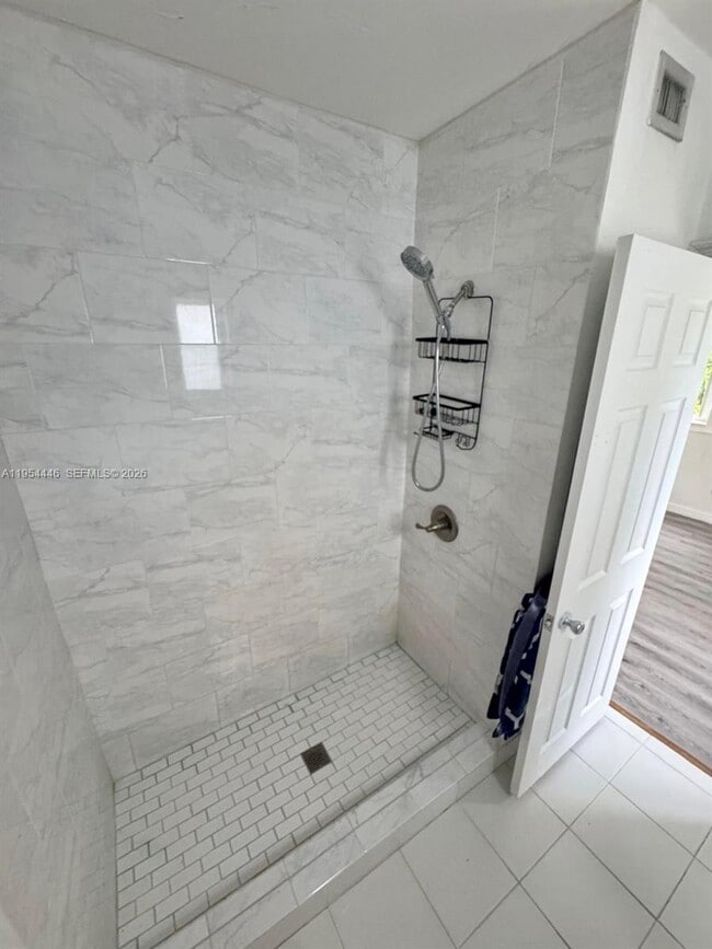 Building Photo - 555 NE 70th St