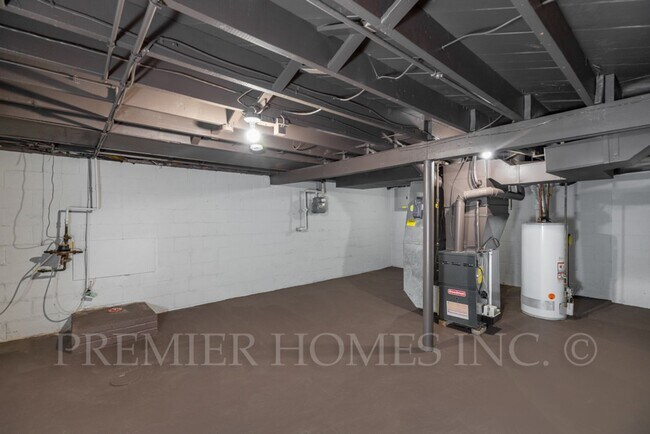 Building Photo - Charming 3-Bedroom Home with Walkout Basem...