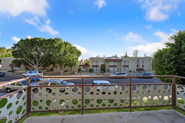 Building Photo - 1702 W Tuckey Ln