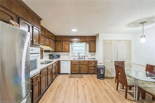 Building Photo - Build Equity While Leasing - Lease to Own